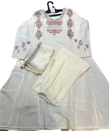 Mul Chanderi Embroidered Kurti Set 🤍